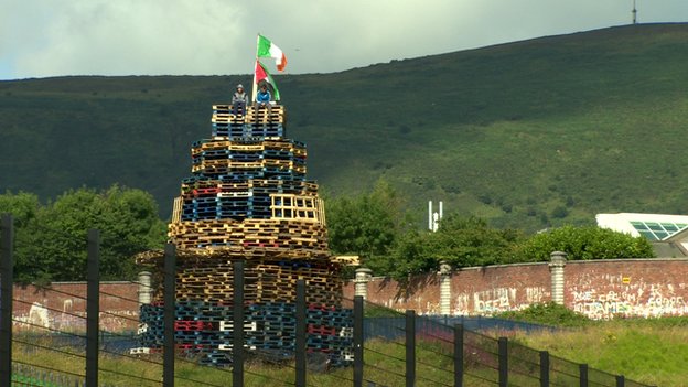 _76795206_internmentbonfire